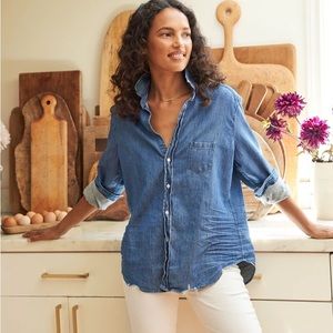 Frank & Eileen denim shirt. A classic in M. Excellent condition.